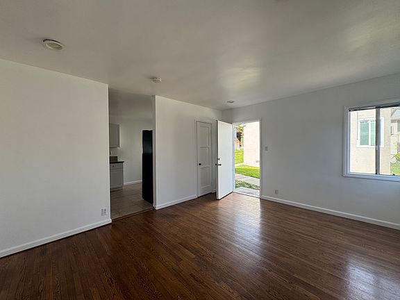 3rd image of 5179 Huntington Dr N #4
