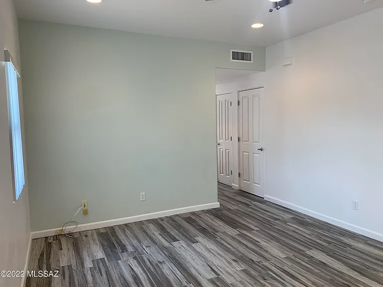 1741 E Hedrick Dr — Photo 5