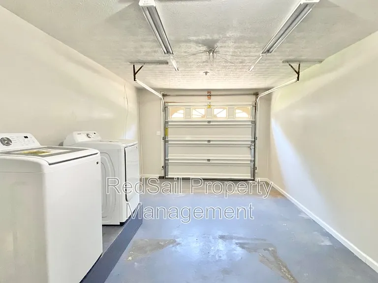 39 Whites Ln #B — Photo 16