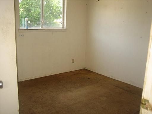 1st image of 1143 GLADSTONE AVE