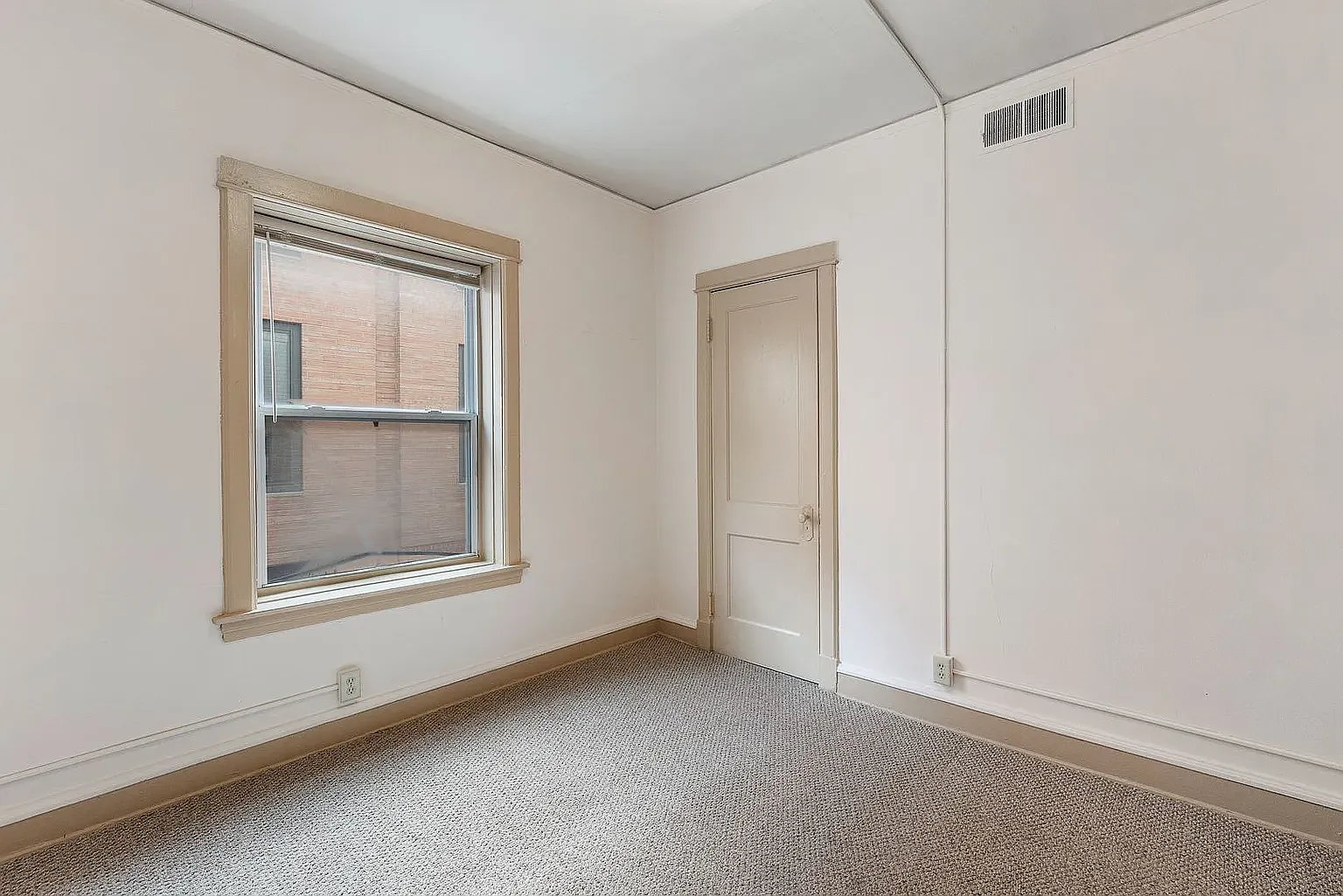 2 bed, 859 sqft, $1,200 — Photo 3