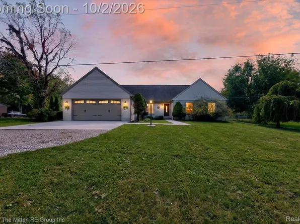 8543 Oakville Waltz Rd, Belleville, MI 48111