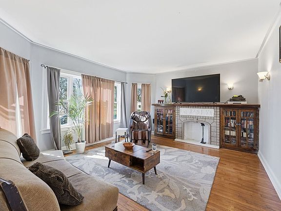 5th image of 15805 Paulina St