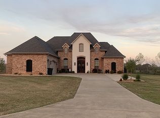 1208 Prairie Waters Dr, Columbus, MS 39701
