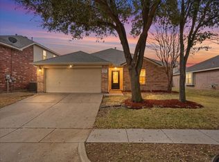 1039 Wood Brook Dr, Grand Prairie, TX 75052