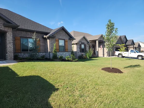 912 Pinnacle St, Prairie Grove, AR 72753