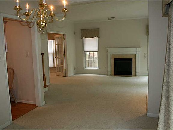 5th image of 249 Herman Melville Ave