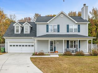 204 Smallberry Ct, Sneads Ferry, NC 28460