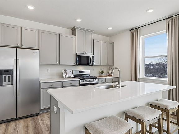 4th image of 1083 Peachtree Rd