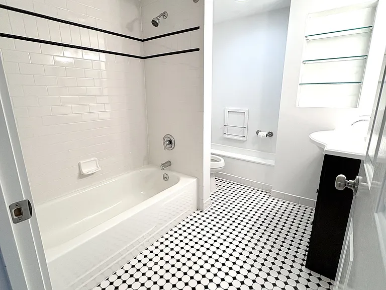 2807 Ashland St — Photo 20