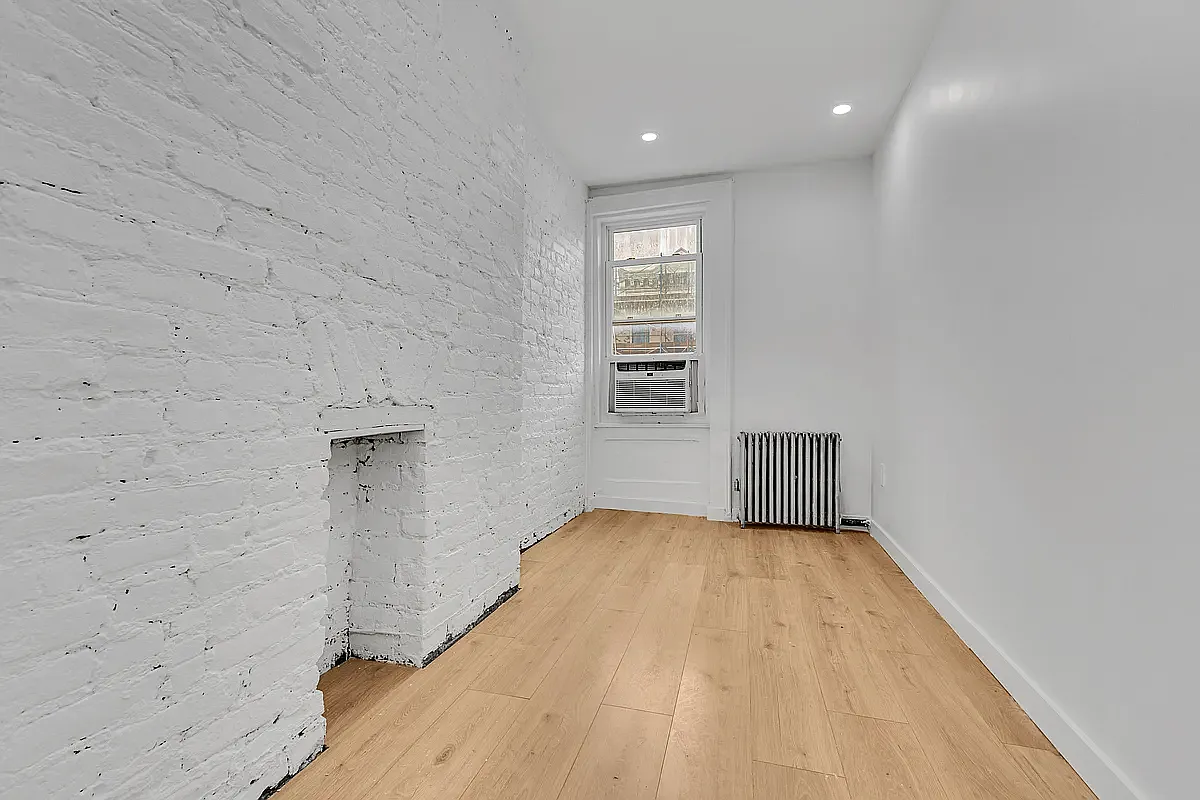 94 Saint Mark's Place — Photo 4