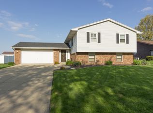 105 Sheringham Dr, Normal, IL 61761