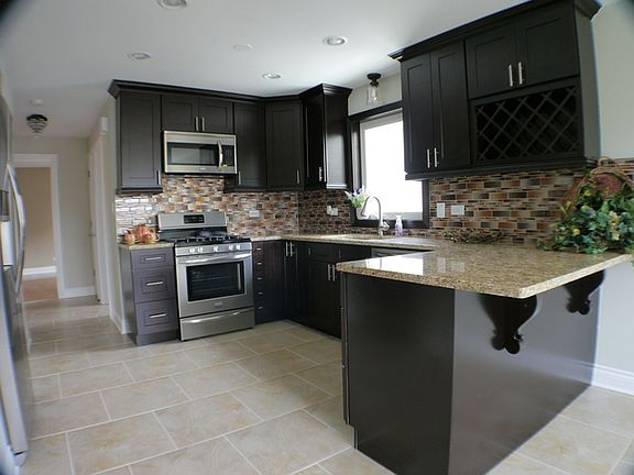 4th image of 5723 W 89th St