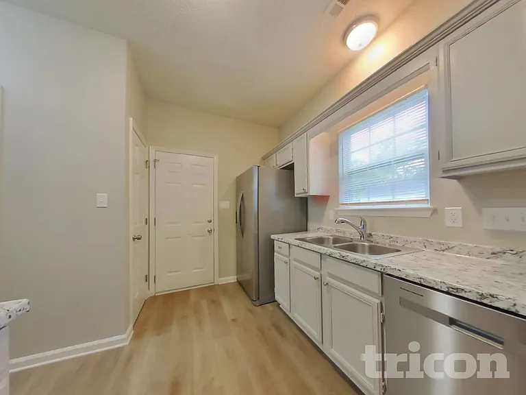 8918 Six Point Ln — Photo 6