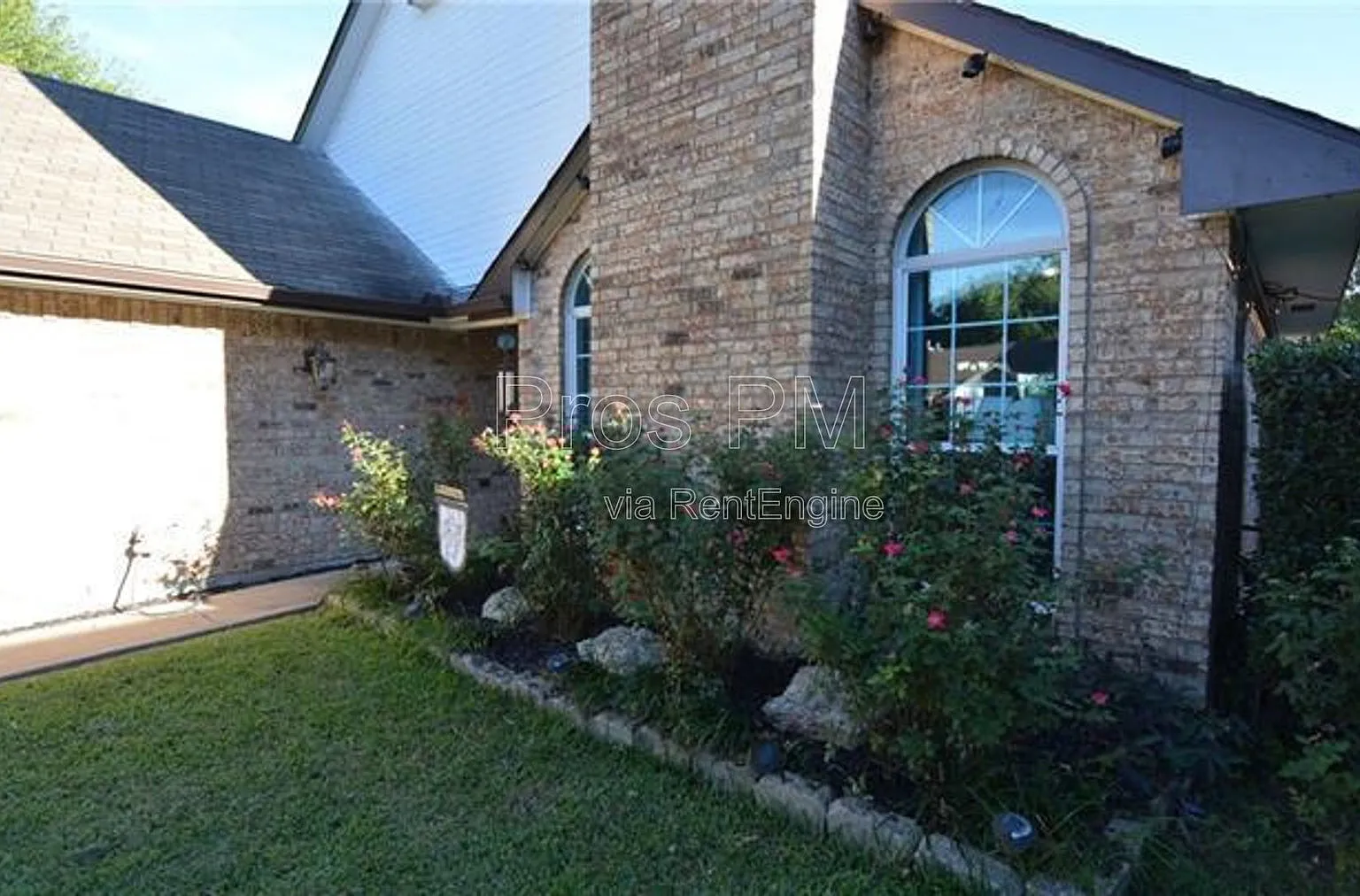 3 bed, 2.0 bath, 1432 sqft, $2,025 — Photo 1