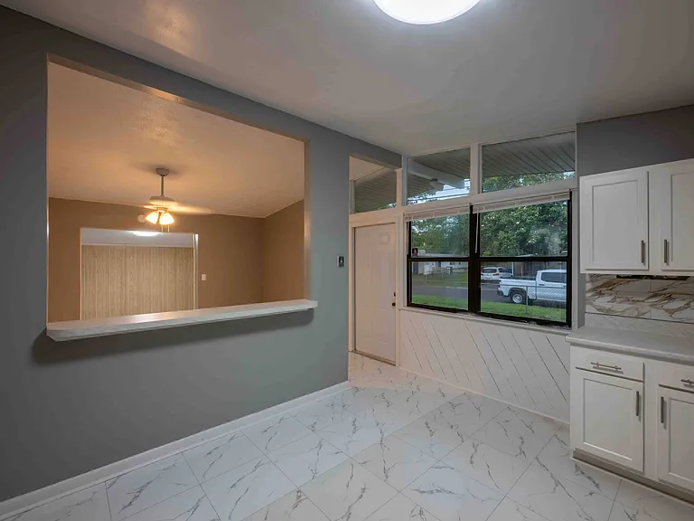 7441 Sandhurst Rd S — Photo 10