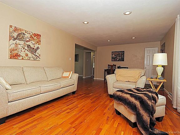 4th image of 1324 Victoria Dr