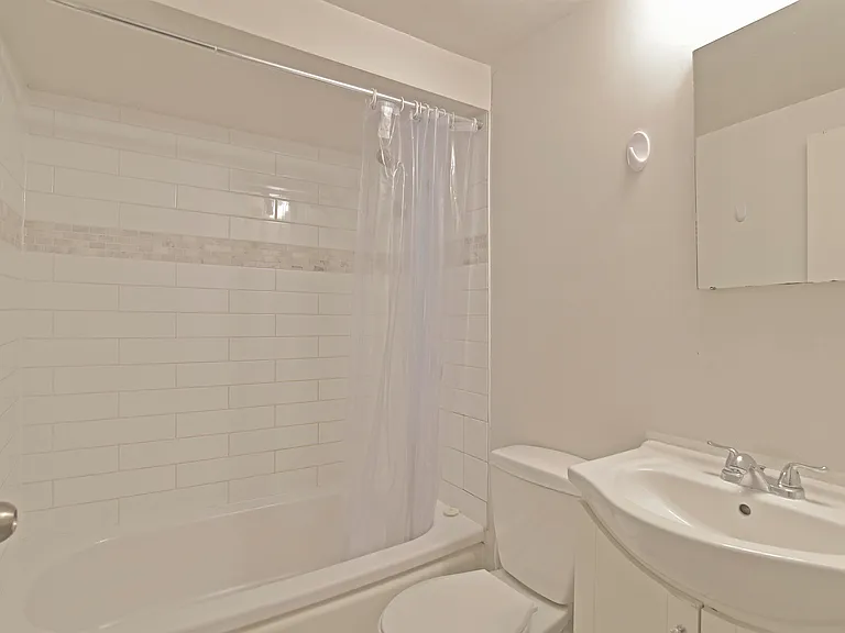 1540 Haro St #102 — Photo 9