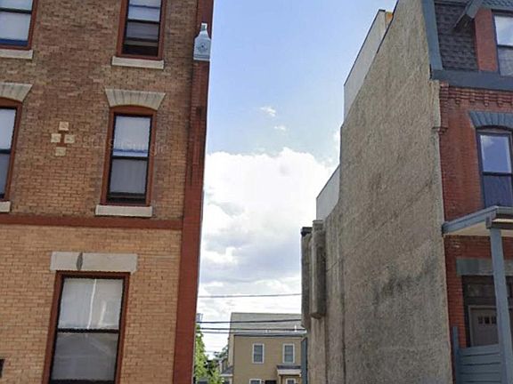 4th image of 3140 Clifford St