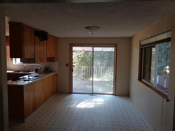 3rd image of 413 E B St