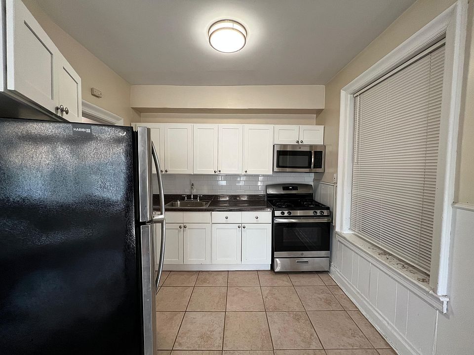 1st image of 165 W 48th St #1E