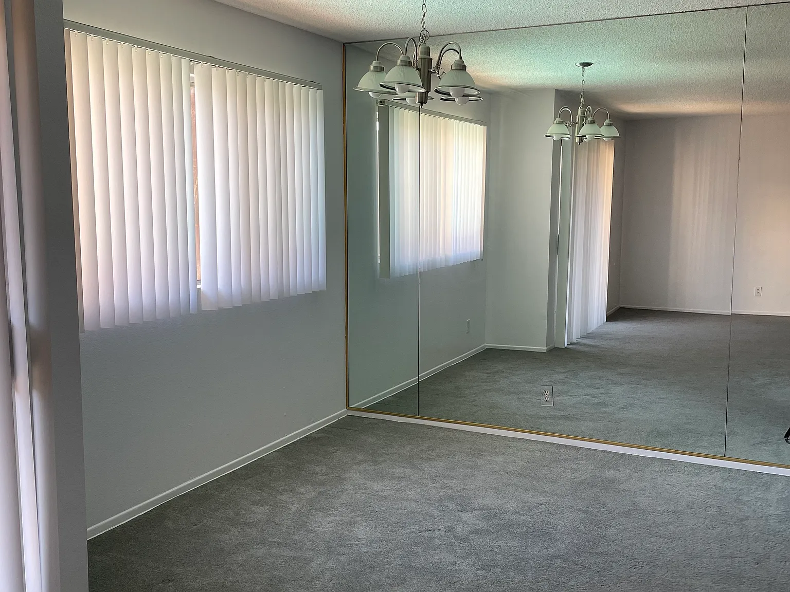 5414 Newcastle Ave — Photo 3