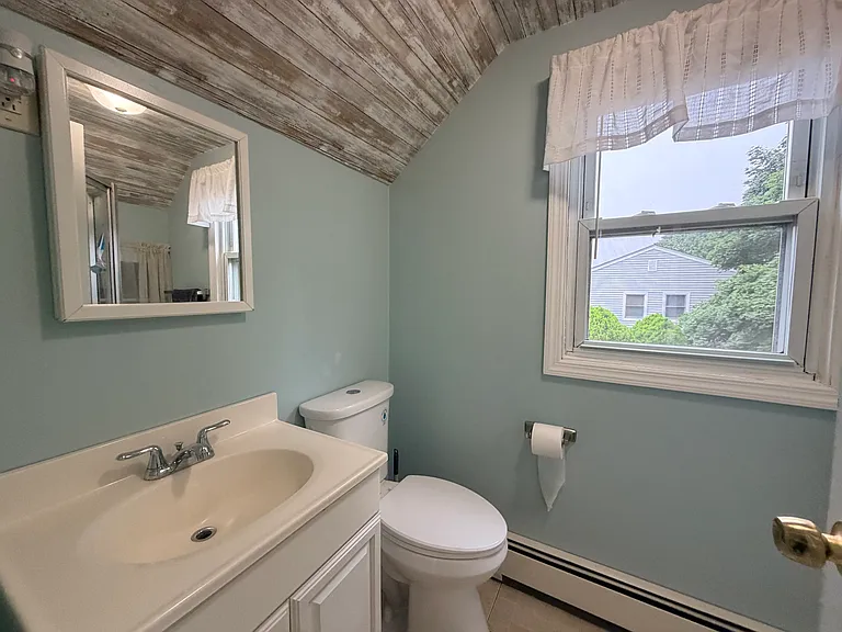 Maple Dr — Photo 10
