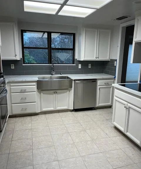 2202 McLaren Dr — Photo 3