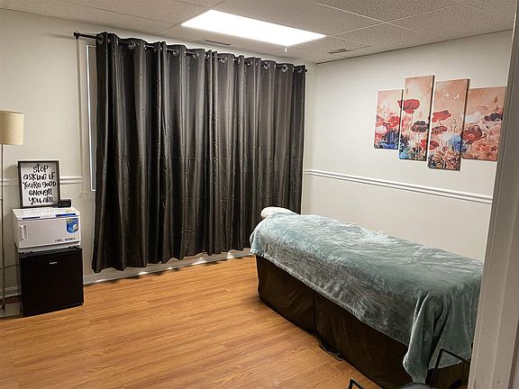 5th image of 24 Orchard View Dr Ste 6