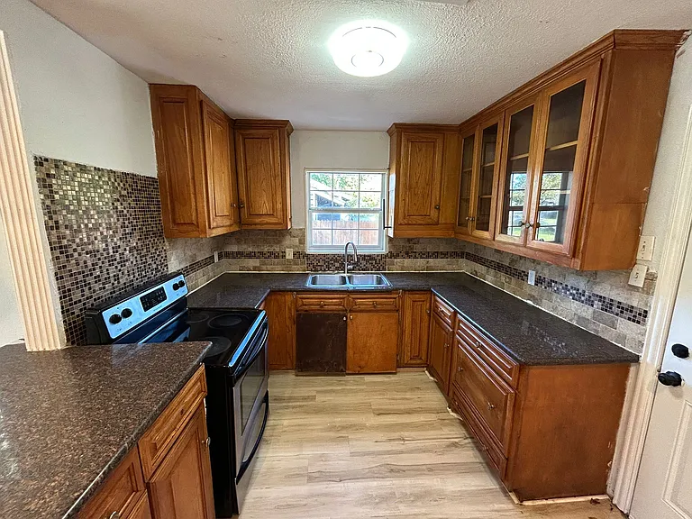 1531 Maple Dr — Photo 17