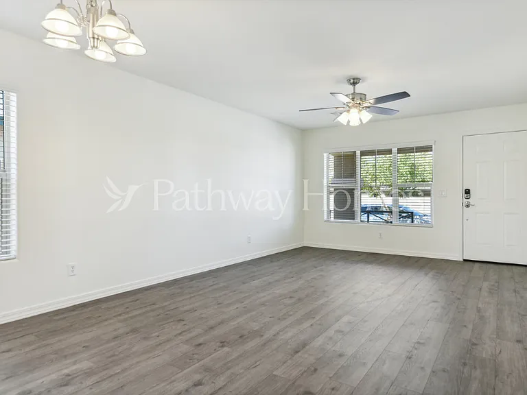 207 W Latona Rd — Photo 7