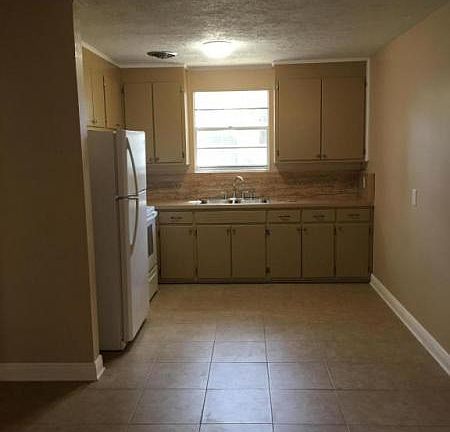 4th image of 7332 Greenway Dr