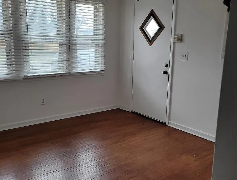 1004 Gillock St — Photo 17