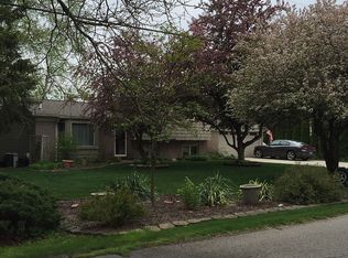 937 Woodruff Lake Dr, Highland, MI