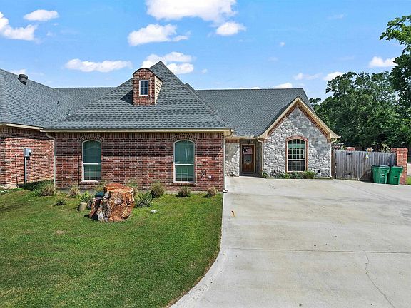 3rd image of 259 Stonegate Dr