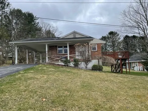 2350 Benedict Ln, Lewisburg, WV 24901