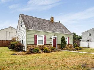 15 Ridge Ln, Levittown, NY 11756