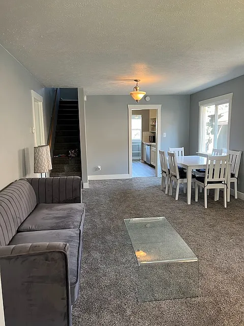 1613 E 8th Ave — Photo 3
