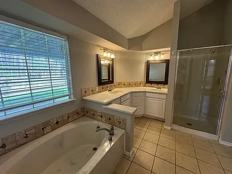 7416 Bear Lake Dr — Photo 8