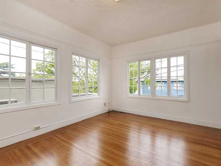 970 Vermont St — Photo 3
