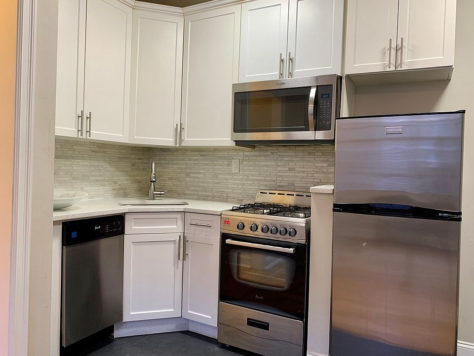 2nd image of 652 W 189th St APT 6K