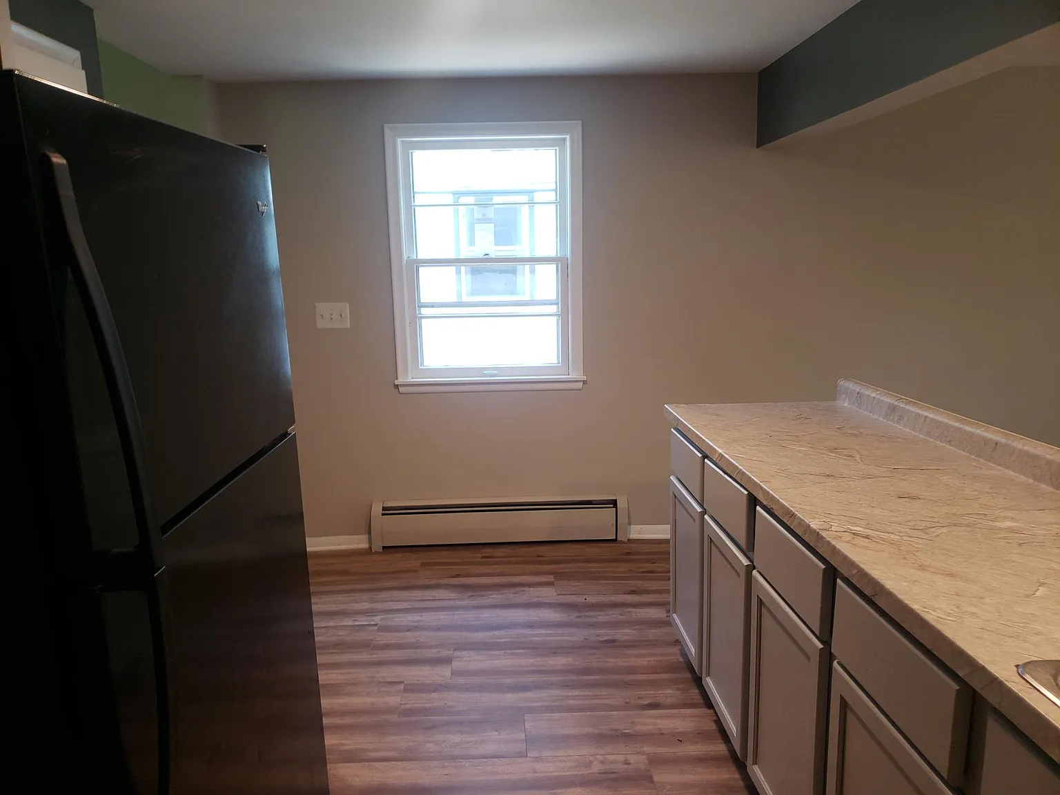 3 bed, 1400 sqft, $1,900 — Photo 3