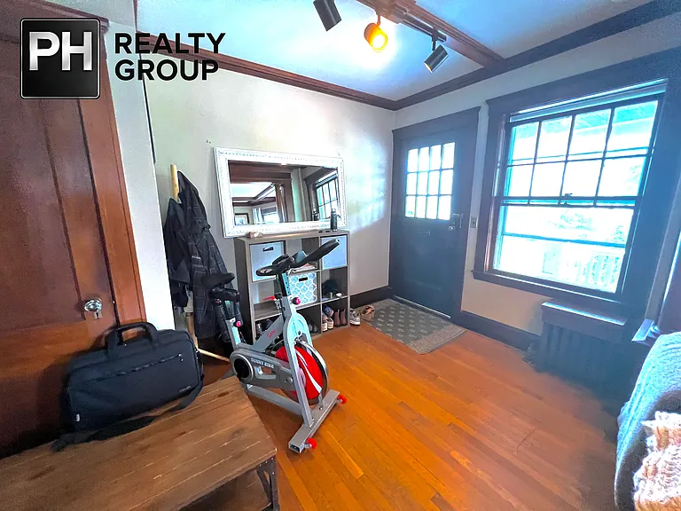 entrance and coat closet