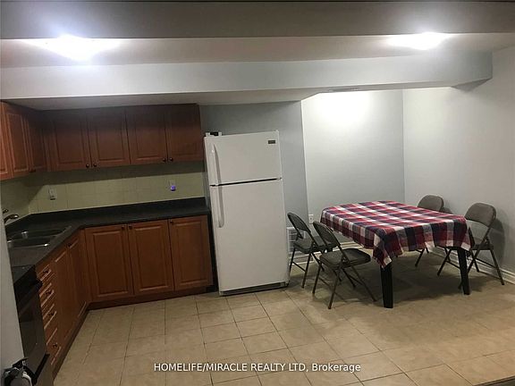 4th image of 93 Whitehouse Cres