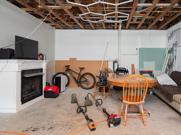 135 Riders Dr — Photo 44