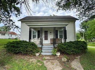 213 S Main St, Medora, IL 62063