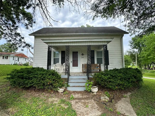 213 S Main St, Medora, IL 62063