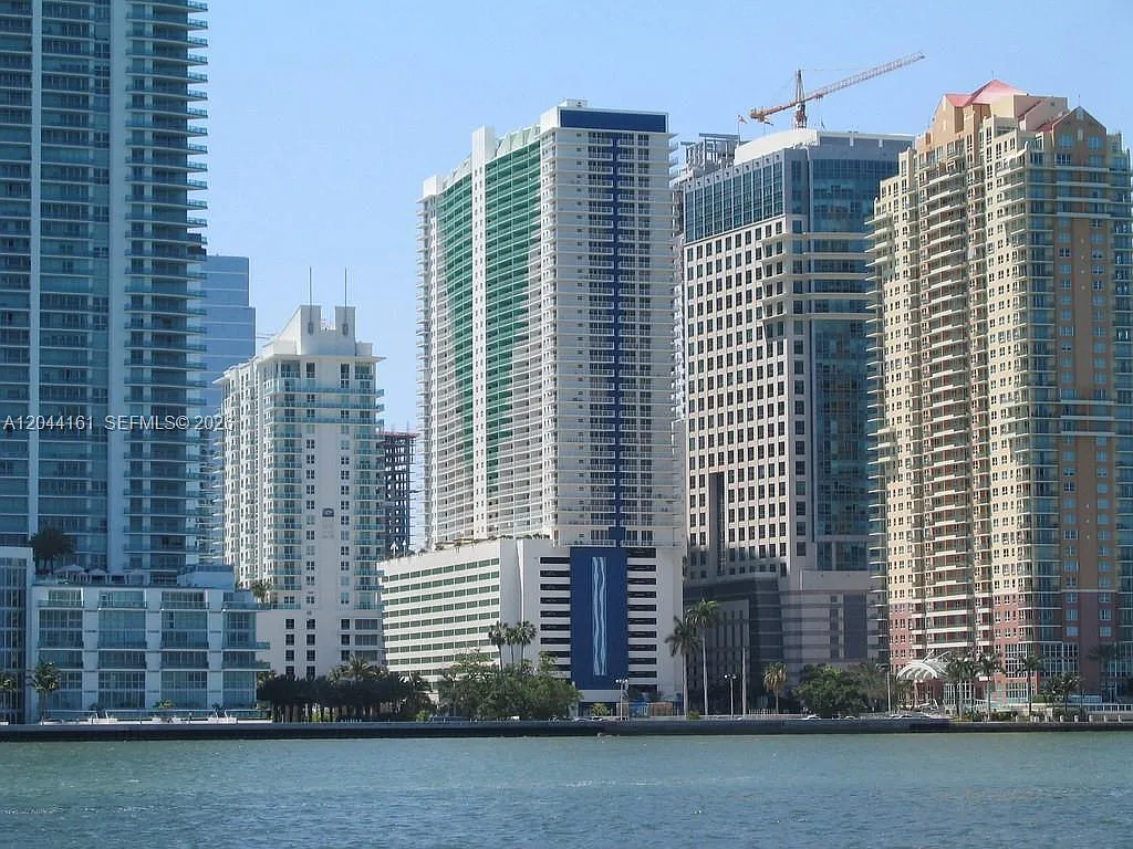 The Club At Brickell Bay — Photo 3