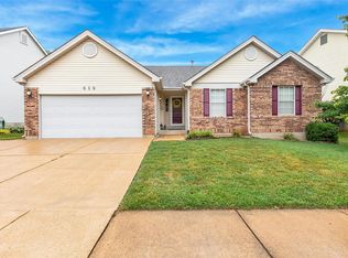 819 Spring Crest Dr, Fenton, MO 63026