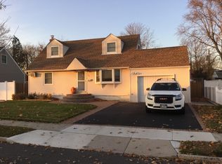 28 Soloff Rd, Massapequa, NY 11758